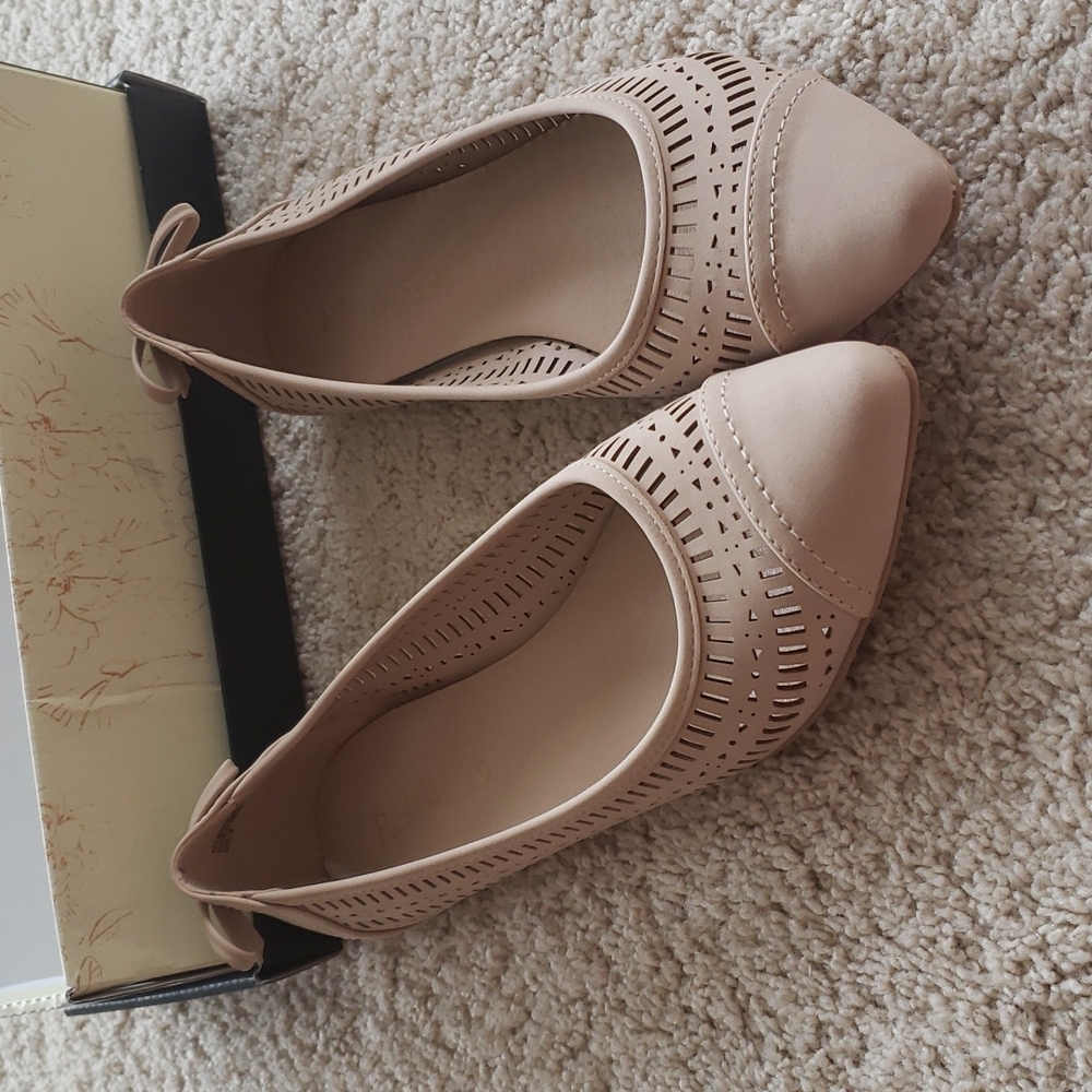 NWOT - Restricted - Nude Ballet Flats - Size 9